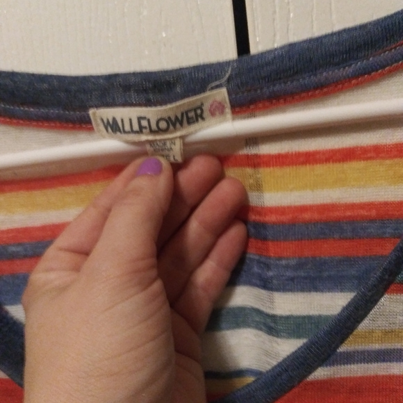 Shirt - Picture 3 of 4